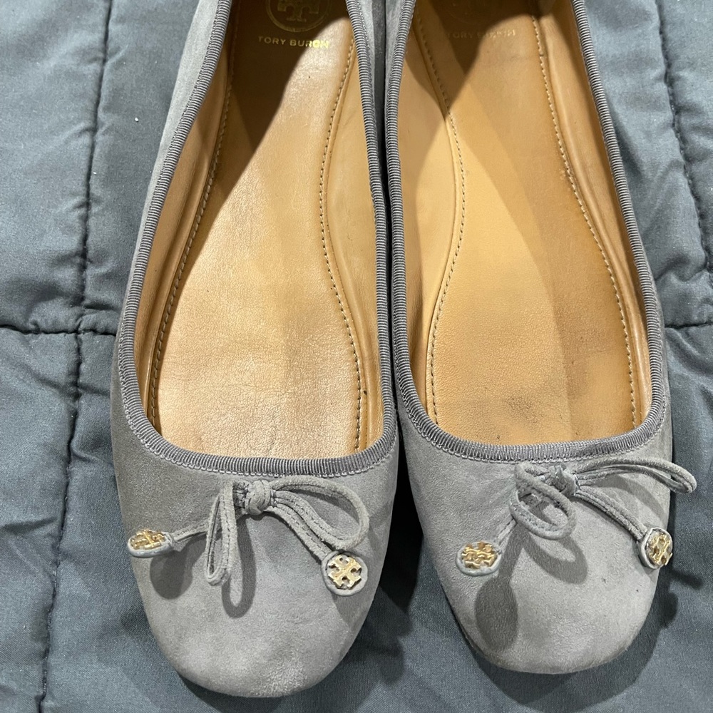 Sz 10.5 Gray Suede Tory Burch Flats